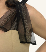 Učitaj fotografiju u galeriju , Krem haljina uz telo sa trakama na vezivanje
