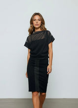 Učitaj fotografiju u galeriju , Komplet suknja i majica
