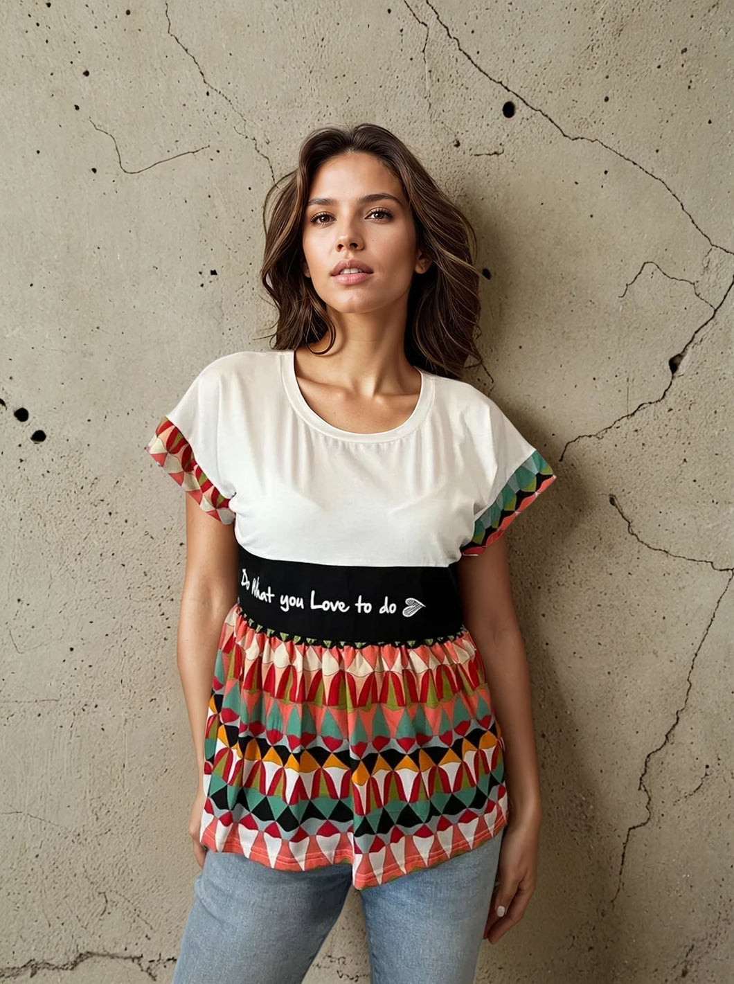 Majica sa štampom i napuštenim ramenima